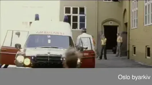 Informasjonsfilm om nødnummeret 20 10 90. Når ulykken skjer i hjemmet: Ring Legevakta, 20 10 90. Vi blir med på utrykningen, gjennom mange og lange Oslogater. Fra Munkedamsveien til Sarpsborggata på Sagene. Til ferden ender på Legevakta, i trygge hender