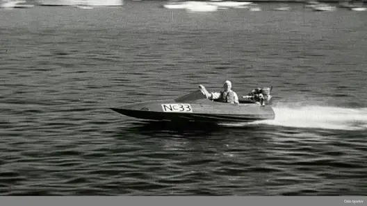 Motorbåtracet Oslofjorden rundt. Åge Juul-Høymer vant.